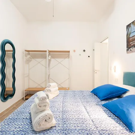 Lussy House Rifugio Sul Mare Casatuabari Σπίτι διακοπών *
